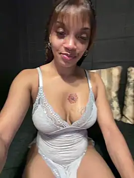 Snapshot of Rakiyahcharms chatting on June 19, 6:29 am Rakiyahcharms online show from June 19, 6:29 am