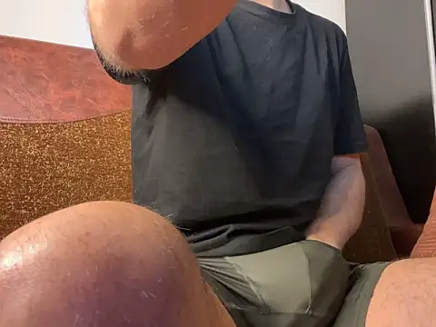 Snapshot of MarkReeds chatting on February 9, 6:54 am MarkReeds online show from February 9, 6:54 am