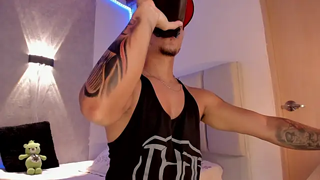 CRAZYBOYLOVE online show from September 15, 11:32 am