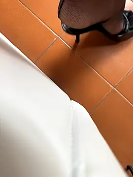 Snapshot of Wet-Pussycat chatting on September 10, 2:28 pm Wet-Pussycat online show from September 10, 2:28 pm