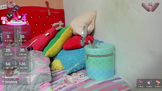 Snapshot of camile_milf chatting on October 29, 4:42 pm camile milf online show from October 29, 4:42 pm