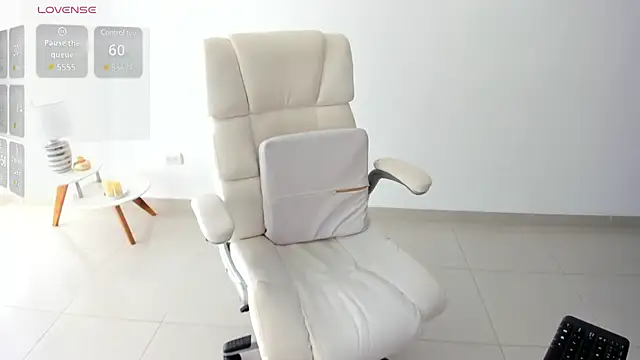 Snapshot of renata_t_ chatting on January 22, 2:14 pm renata t  online show from January 22, 2:14 pm