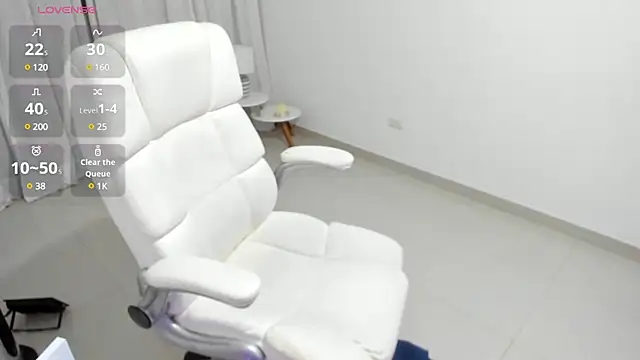 Snapshot of renata_t_ chatting on February 26, 11:26 pm renata t  online show from February 26, 11:26 pm