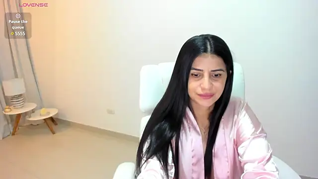 Snapshot of renata_t_ chatting on March 8, 10:32 am renata t  online show from March 8, 10:32 am