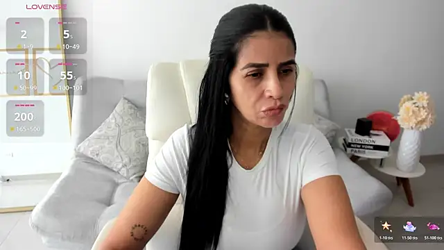 Snapshot of renata_t_ chatting on July 2, 5:08 pm renata t online show from July 2, 5:08 pm