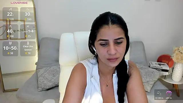 Snapshot of renata_t_ chatting on July 25, 10:35 am renata t online show from July 25, 10:35 am