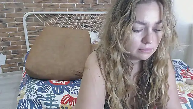 Snapshot of xxkristinaxx chatting on March 6, 10:41 am xxkristinaxx online show from March 6, 10:41 am