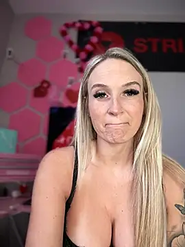 Snapshot of _Rapunzel_ chatting on February 8, 9:04 pm Rapunzel online show from February 8, 9:04 pm