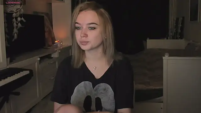 MaryDreaminess online show from December 12, 3:37 pm