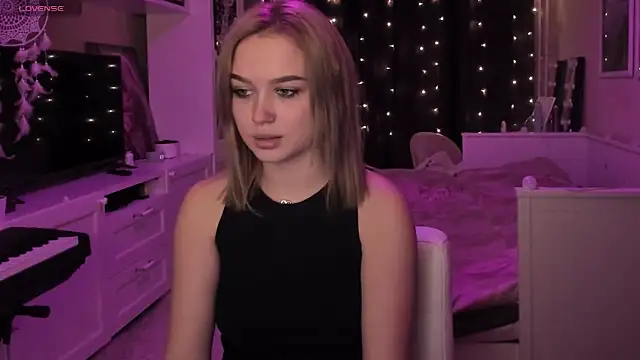 MaryDreaminess online show from December 15, 4:04 pm