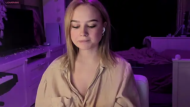 MaryDreaminess online show from February 6, 7:51 pm