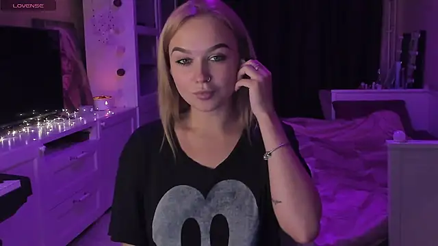 MaryDreaminess online show from March 11, 7:36 pm