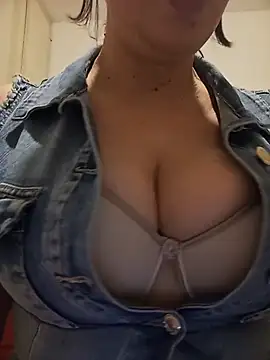 Snapshot of Dolcissima33 chatting on June 16, 6:38 am Dolcissima33 online show from June 16, 6:38 am
