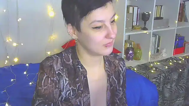 Snapshot of MartaBounty chatting on December 12, 1:43 am MartaBounty online show from December 12, 1:43 am
