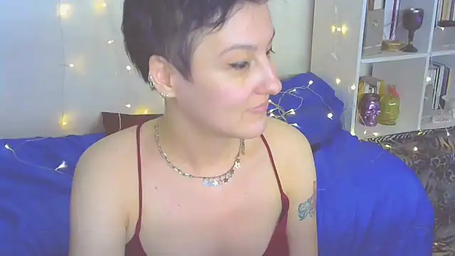 Snapshot of MartaBounty chatting on December 28, 12:04 am MartaBounty online show from December 28, 12:04 am