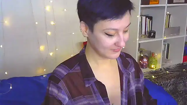 Snapshot of MartaBounty chatting on February 15, 9:59 pm MartaBounty online show from February 15, 9:59 pm