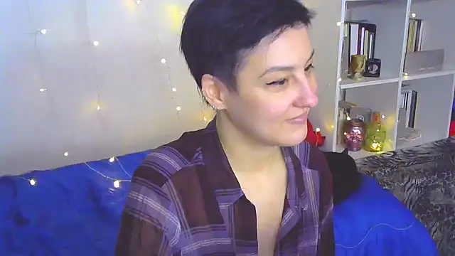 Snapshot of MartaBounty chatting on February 16, 6:10 pm MartaBounty online show from February 16, 6:10 pm