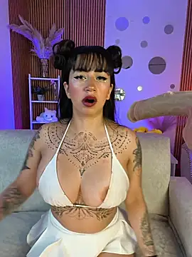 Snapshot of Tattooed_spittingdoll chatting on November 5, 12:27 pm Tattooed spittingdoll online show from November 5, 12:27 pm