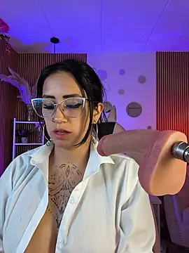 Snapshot of Tattooed_spittingdoll chatting on November 7, 12:43 am Tattooed spittingdoll online show from November 7, 12:43 am