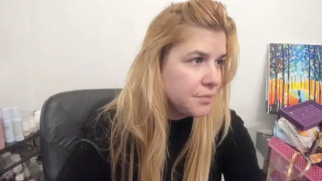 Snapshot of camgirlonline chatting on December 22, 8:44 am camgirlonline online show from December 22, 8:44 am