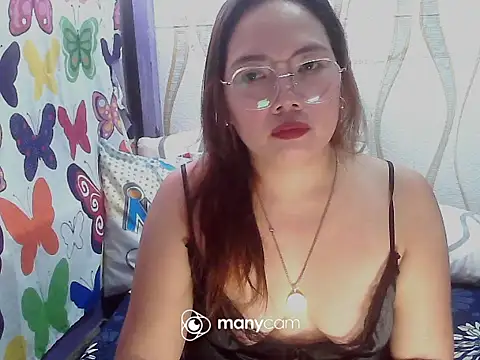 BURBERRY69 online show from October 4, 1:25 am