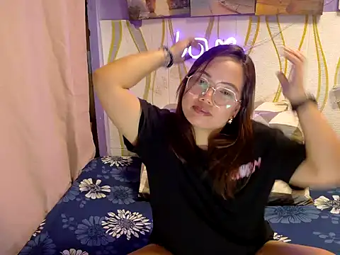 BURBERRY69 online show from February 9, 1:48 pm