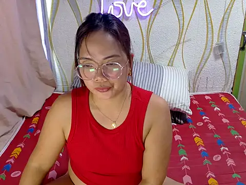 BURBERRY69 online show from March 8, 8:07 am