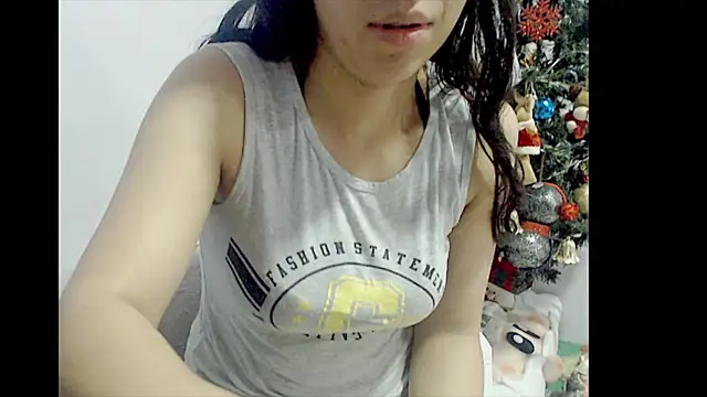 Snapshot of lizztaylor535 chatting on December 10, 2:28 pm lizztaylor535 online show from December 10, 2:28 pm