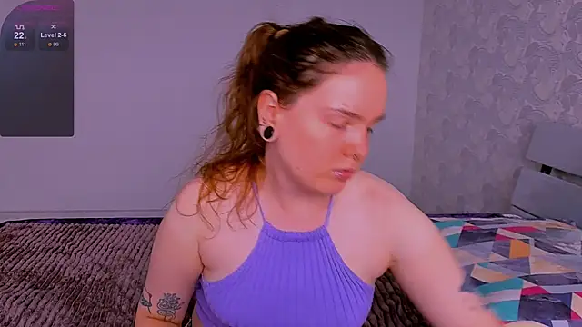 Snapshot of Janie_JJ_Curvie chatting on June 28, 4:51 am Janie JJ Curvie online show from June 28, 4:51 am