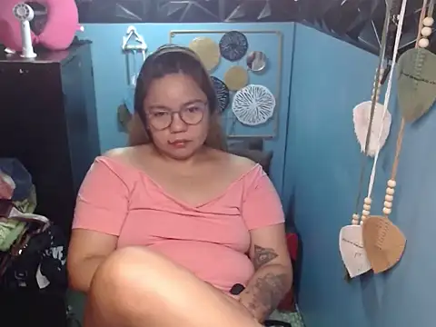 Snapshot of ambersmile chatting on November 4, 12:10 am ambersmile online show from November 4, 12:10 am