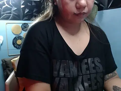 Snapshot of ambersmile chatting on November 10, 12:53 am ambersmile online show from November 10, 12:53 am