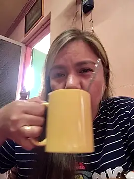 Snapshot of ambersmile chatting on November 23, 1:49 am ambersmile online show from November 23, 1:49 am