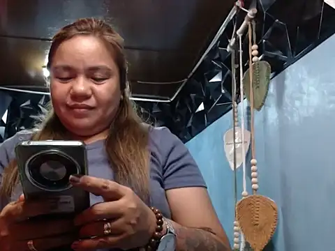 Snapshot of ambersmile chatting on November 25, 8:58 am ambersmile online show from November 25, 8:58 am