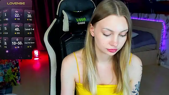 BiMolly online show from November 9, 2:37 pm