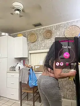 Snapshot of PichyPrettyPussy chatting on May 20, 2:45 pm PichyPrettyPussy online show from May 20, 2:45 pm