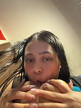 Snapshot of Naiara_sex chatting on July 20, 10:39 am Naiara sex online show from July 20, 10:39 am