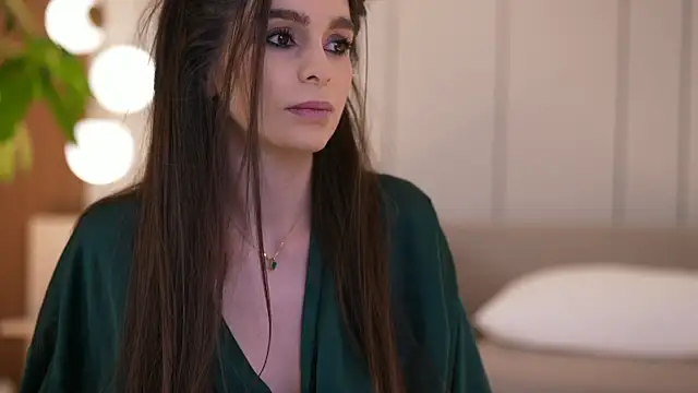 Snapshot of DoviaClaire chatting on January 16, 8:29 am DoviaClaire online show from January 16, 8:29 am