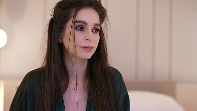 Snapshot of DoviaClaire chatting on February 12, 8:20 am DoviaClaire online show from February 12, 8:20 am