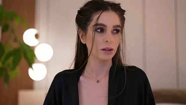 Snapshot of DoviaClaire chatting on February 15, 8:13 am DoviaClaire online show from February 15, 8:13 am