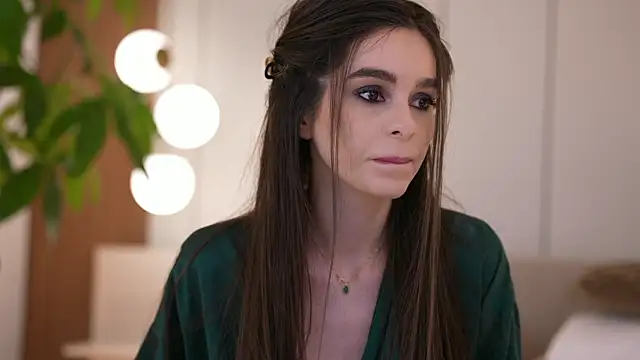 Snapshot of DoviaClaire chatting on March 7, 8:00 am DoviaClaire online show from March 7, 8:00 am