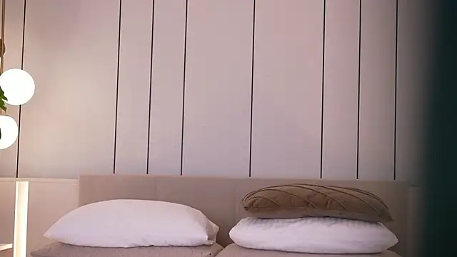 Snapshot of DoviaClaire chatting on March 14, 7:36 am DoviaClaire online show from March 14, 7:36 am