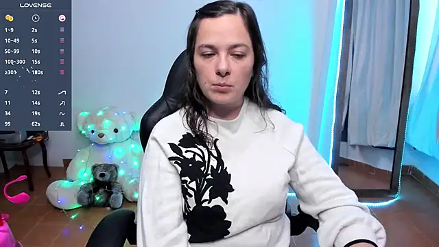 angelaagomez online show from October 8, 9:45 pm