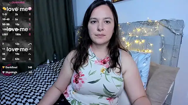 Snapshot of angelaagomez chatting on May 5, 5:15 am angelaagomez online show from May 5, 5:15 am