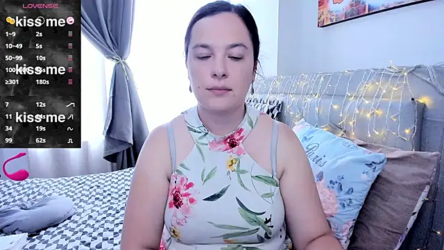 Snapshot of angelaagomez chatting on May 5, 6:27 pm angelaagomez online show from May 5, 6:27 pm