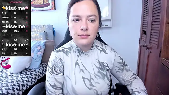 Snapshot of angelaagomez chatting on May 9, 6:35 pm angelaagomez online show from May 9, 6:35 pm