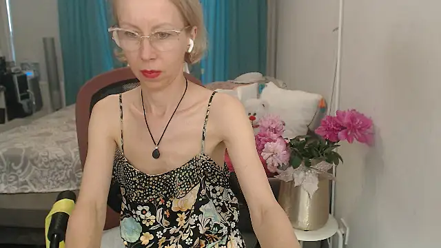 LuxuryNika online show from June 11, 4:05 pm