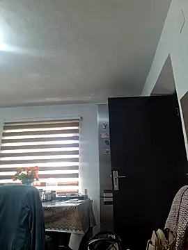 Snapshot of IsabelleCraft chatting on August 4, 9:12 am IsabelleCraft online show from August 4, 9:12 am