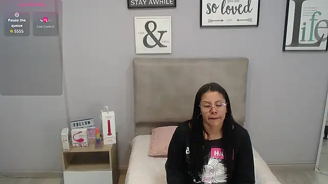 Snapshot of valevicious chatting on November 24, 7:02 pm valevicious online show from November 24, 7:02 pm