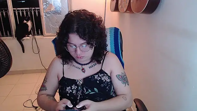 Snapshot of Smoke_trip_Alicia chatting on December 18, 10:10 am Smoke trip Alicia online show from December 18, 10:10 am