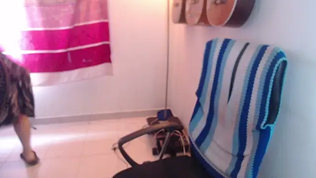 Snapshot of Smoke_trip_Alicia chatting on January 9, 11:57 am Smoke trip Alicia online show from January 9, 11:57 am